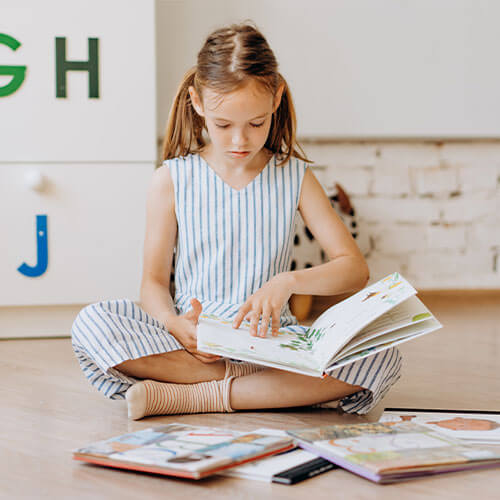 Kind dat een boek leest